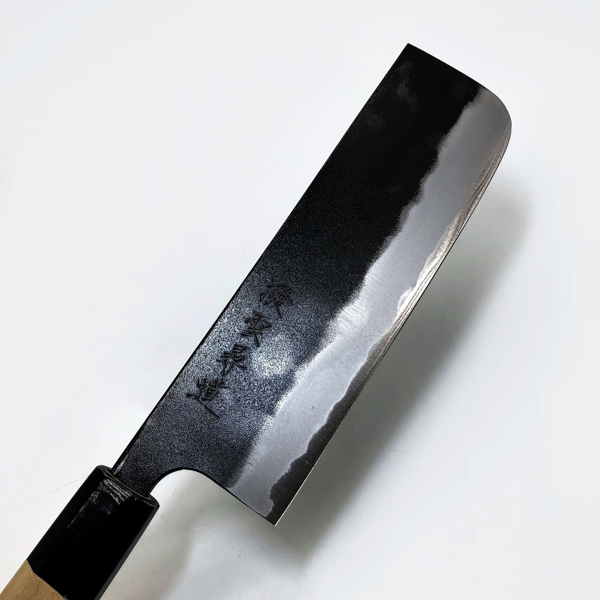 越前数馬 本職用菜切庖丁 撥雲尋道 青二鋼 黒打梨地 165mm 水牛八角柄